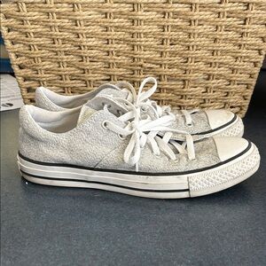 Low-Top Knit Casual Sneakers in Light Gray and White